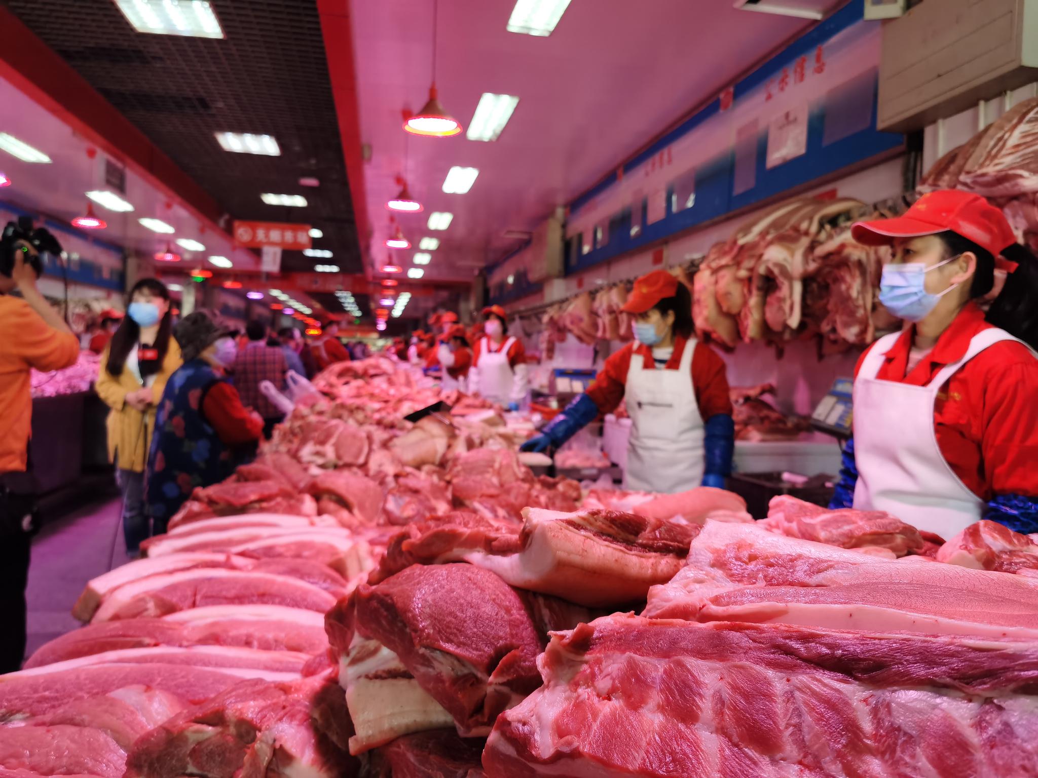 猪肉价格降至近一年最低 较2月最高每斤降了8.5元