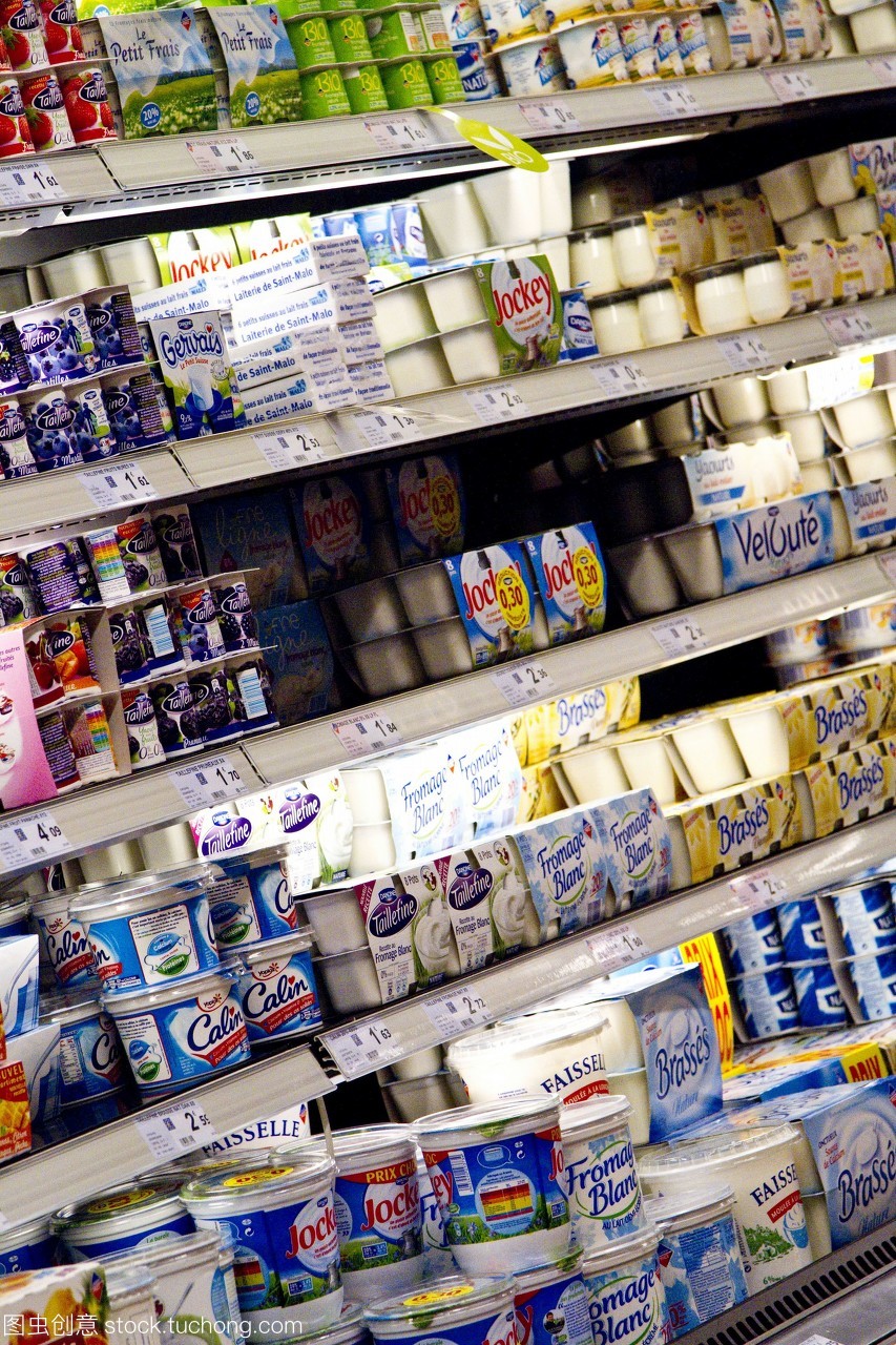 乳制品在商店里